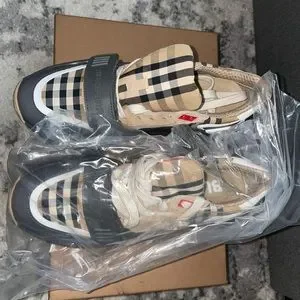 【送料込み】Burberry★RAMSEY Burberry Ramsey sneaker Comes with box Size 10 Open | Depop